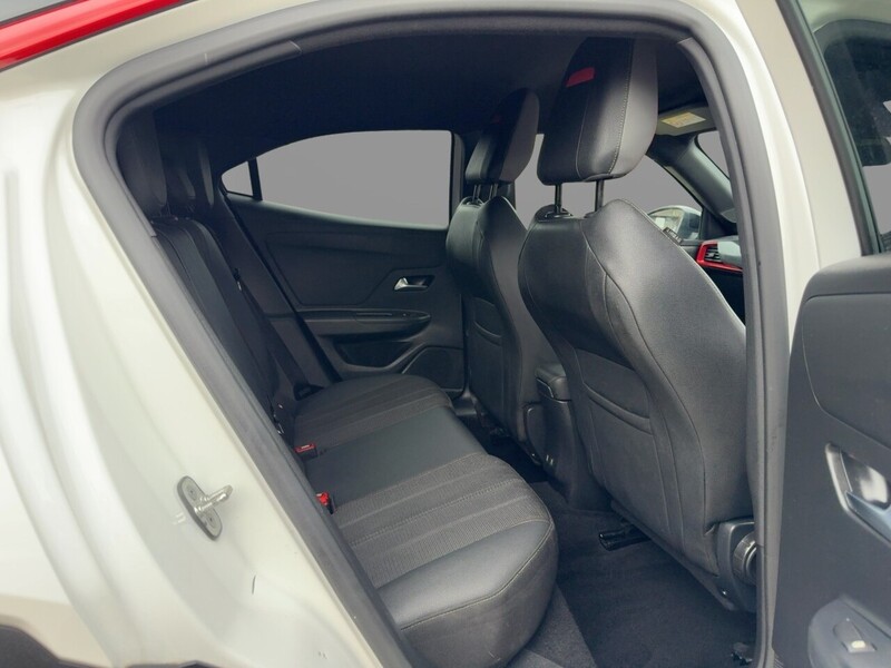 Vauxhall 1.2 TURBO SRI PREMIUM SUV 5DR PETROL MANUAL HEATED SEATS SAT NAV BLUETOOTH DAB STEREO APPLE CARPLAY REAR CAM PARKING AIDS JUST 1 OWNER 62000 MILES FSH 72-74 Mitcham Road