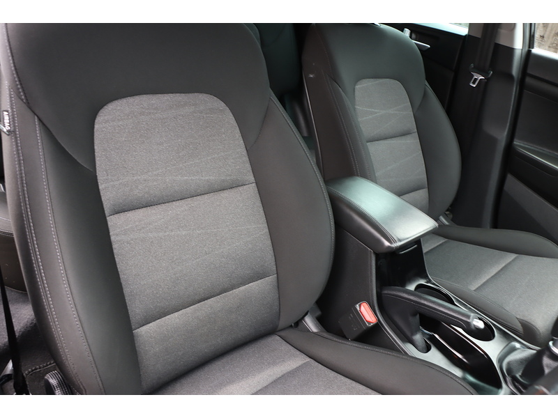 Hyundai 1.6 GDI SE NAV SUV 5DR PETROL MANUAL SAT NAV BLUETOOTH DAB STEREO APPLE CARPLAY REAR CAMERA PARKING AIDS JUST 2 OWNER ONLY 71000 MILES FSH 5 SERVICES 72-74 Mitcham Road