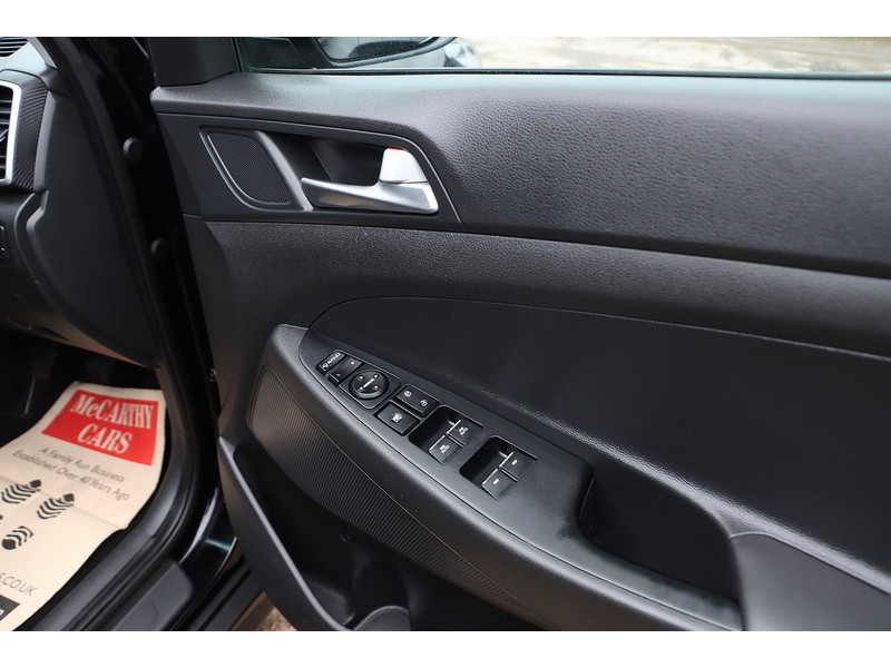 Hyundai 1.6 GDI SE NAV SUV 5DR PETROL MANUAL SAT NAV BLUETOOTH DAB STEREO APPLE CARPLAY REAR CAMERA PARKING AIDS JUST 2 OWNER ONLY 71000 MILES FSH 5 SERVICES 72-74 Mitcham Road