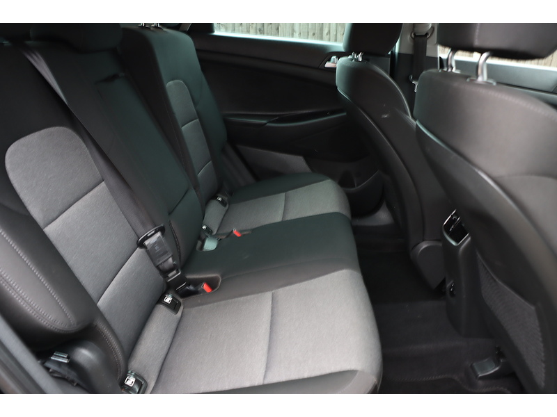 Hyundai 1.6 GDI SE NAV SUV 5DR PETROL MANUAL SAT NAV BLUETOOTH DAB STEREO APPLE CARPLAY REAR CAMERA PARKING AIDS JUST 2 OWNER ONLY 71000 MILES FSH 5 SERVICES 72-74 Mitcham Road