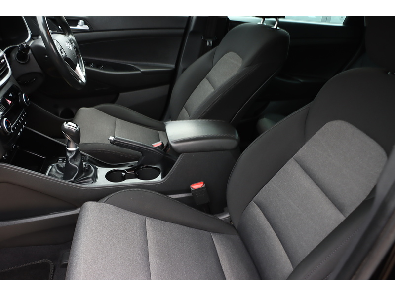 Hyundai 1.6 GDI SE NAV SUV 5DR PETROL MANUAL SAT NAV BLUETOOTH DAB STEREO APPLE CARPLAY REAR CAMERA PARKING AIDS JUST 2 OWNER ONLY 71000 MILES FSH 5 SERVICES 72-74 Mitcham Road