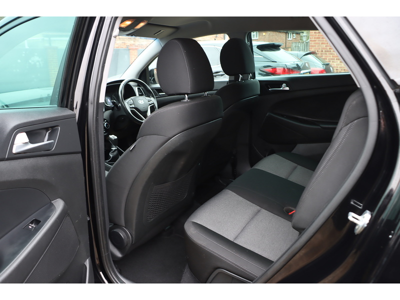 Hyundai 1.6 GDI SE NAV SUV 5DR PETROL MANUAL SAT NAV BLUETOOTH DAB STEREO APPLE CARPLAY REAR CAMERA PARKING AIDS JUST 2 OWNER ONLY 71000 MILES FSH 5 SERVICES 72-74 Mitcham Road