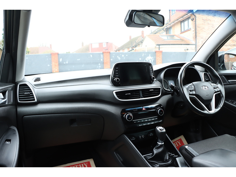 Hyundai 1.6 GDI SE NAV SUV 5DR PETROL MANUAL SAT NAV BLUETOOTH DAB STEREO APPLE CARPLAY REAR CAMERA PARKING AIDS JUST 2 OWNER ONLY 71000 MILES FSH 5 SERVICES 72-74 Mitcham Road