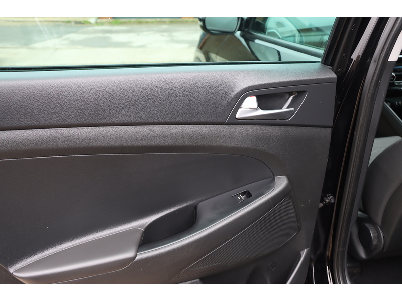 Hyundai 1.6 GDI SE NAV SUV 5DR PETROL MANUAL SAT NAV BLUETOOTH DAB STEREO APPLE CARPLAY REAR CAMERA PARKING AIDS JUST 2 OWNER ONLY 71000 MILES FSH 5 SERVICES 72-74 Mitcham Road