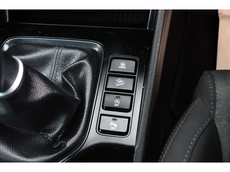 Hyundai 1.6 GDI SE NAV SUV 5DR PETROL MANUAL SAT NAV BLUETOOTH DAB STEREO APPLE CARPLAY REAR CAMERA PARKING AIDS JUST 2 OWNER ONLY 71000 MILES FSH 5 SERVICES 72-74 Mitcham Road