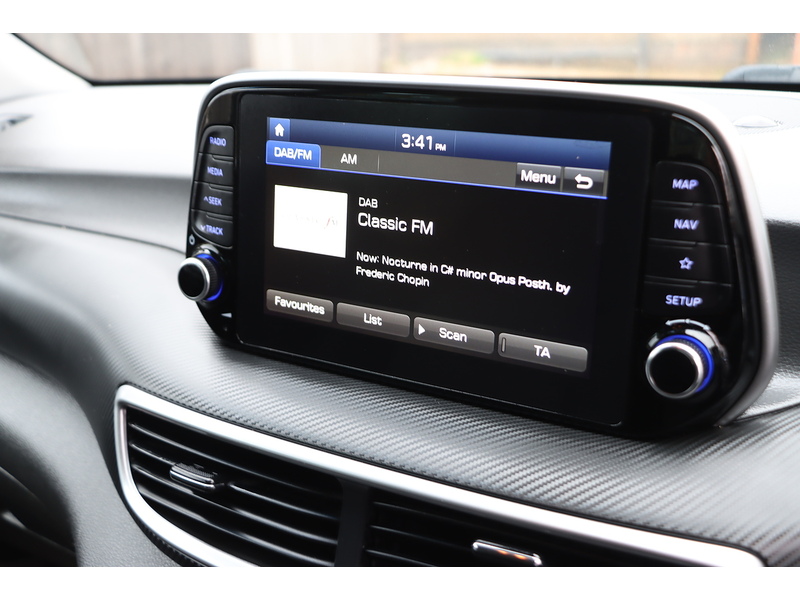 Hyundai 1.6 GDI SE NAV SUV 5DR PETROL MANUAL SAT NAV BLUETOOTH DAB STEREO APPLE CARPLAY REAR CAMERA PARKING AIDS JUST 2 OWNER ONLY 71000 MILES FSH 5 SERVICES 72-74 Mitcham Road