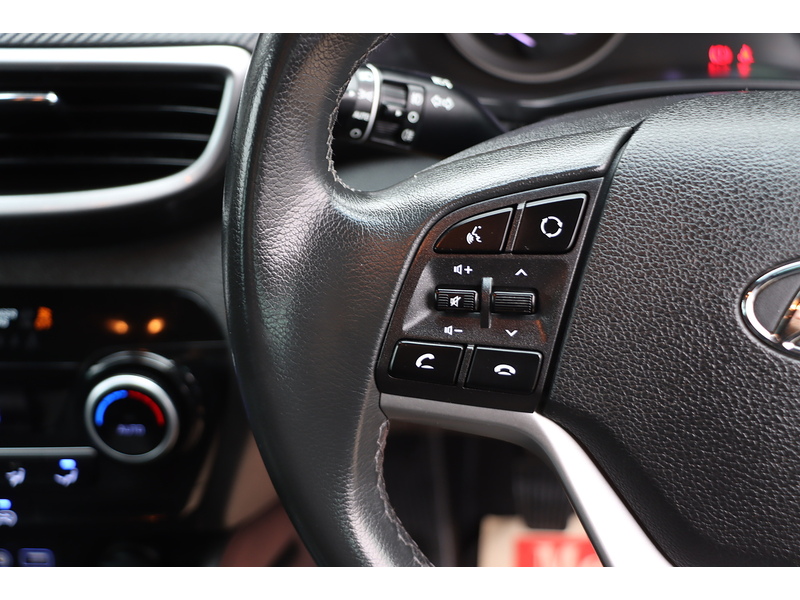 Hyundai 1.6 GDI SE NAV SUV 5DR PETROL MANUAL SAT NAV BLUETOOTH DAB STEREO APPLE CARPLAY REAR CAMERA PARKING AIDS JUST 2 OWNER ONLY 71000 MILES FSH 5 SERVICES 72-74 Mitcham Road