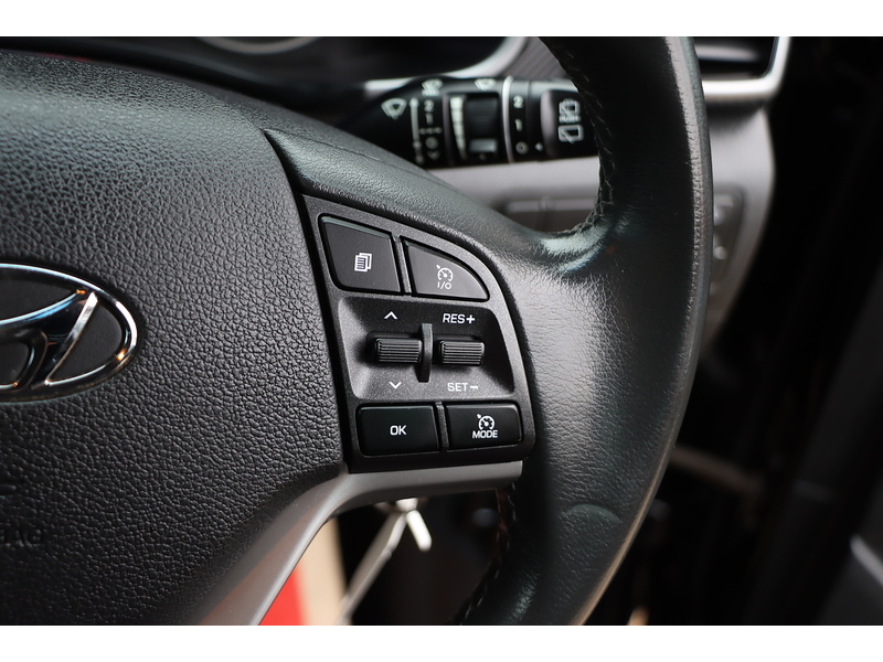 Hyundai 1.6 GDI SE NAV SUV 5DR PETROL MANUAL SAT NAV BLUETOOTH DAB STEREO APPLE CARPLAY REAR CAMERA PARKING AIDS JUST 2 OWNER ONLY 71000 MILES FSH 5 SERVICES 72-74 Mitcham Road