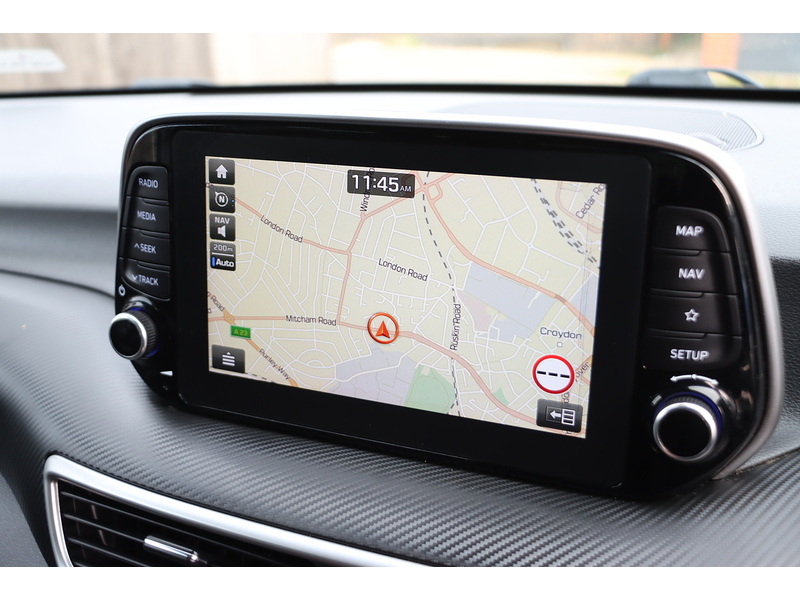 Hyundai 1.6 GDI SE NAV SUV 5DR PETROL MANUAL SAT NAV BLUETOOTH DAB STEREO APPLE CARPLAY REAR CAMERA PARKING AIDS JUST 2 OWNER ONLY 71000 MILES FSH 5 SERVICES 72-74 Mitcham Road