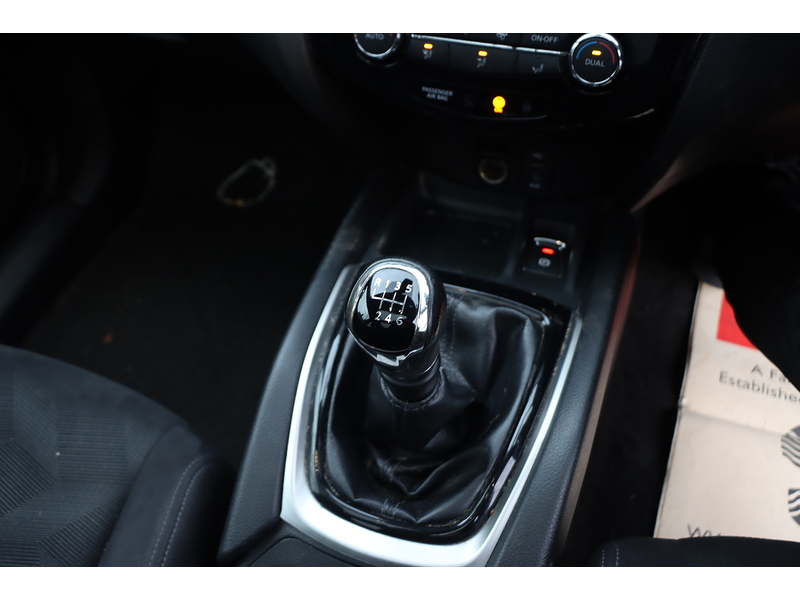 Nissan 1.6 ACENTA SUV PETROL MANUAL PANORAMIC SUNROOF BLUETOOTH STEREO CD PLAYER PARKING AIDS JUST 2 OWNERS SAME OWNER FOR 4 YEARS ONLY 58000 MILES FSH 72-74 Mitcham Road