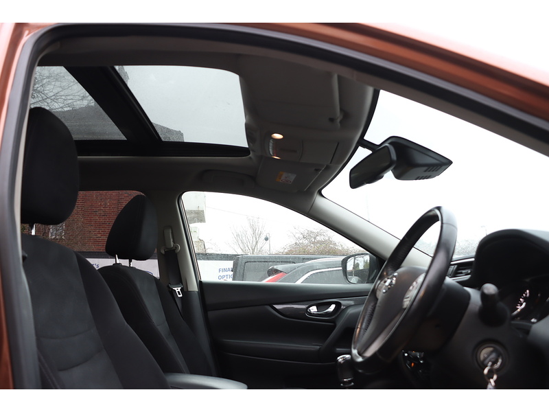 Nissan 1.6 ACENTA SUV PETROL MANUAL PANORAMIC SUNROOF BLUETOOTH STEREO CD PLAYER PARKING AIDS JUST 2 OWNERS SAME OWNER FOR 4 YEARS ONLY 58000 MILES FSH 72-74 Mitcham Road