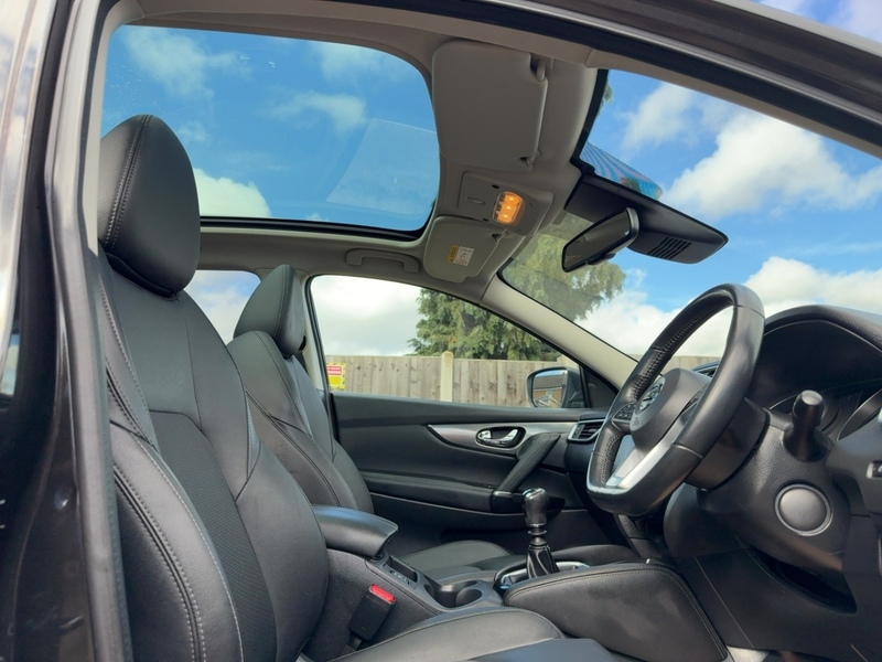 Nissan 1.2 DIG-T TEKNA SUV 5DR PETROL MANUAL PAN ROOF HEATED SEATS SATNAV BLUETOOTH DAB RADIO APPLE CARPLAY REAR CAMERA PARKING AIDS 2 OWNERS 72000 MILES FSH 72-74 Mitcham Road