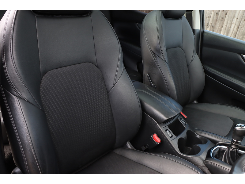 Nissan 1.2 DIG-T TEKNA SUV 5DR PETROL MANUAL PAN ROOF HEATED SEATS SATNAV BLUETOOTH DAB RADIO APPLE CARPLAY REAR CAMERA PARKING AIDS 2 OWNERS 72000 MILES FSH 72-74 Mitcham Road