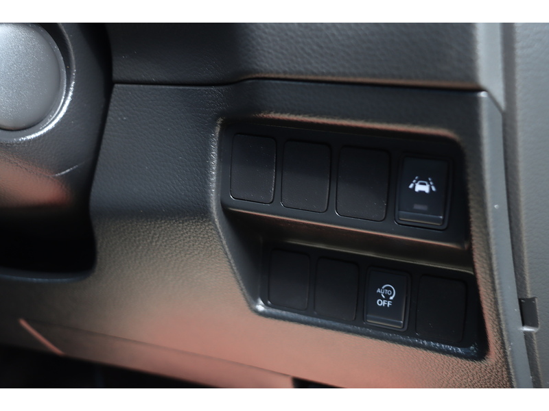 Nissan 1.2 DIG-T TEKNA SUV 5DR PETROL MANUAL PAN ROOF HEATED SEATS SATNAV BLUETOOTH DAB RADIO APPLE CARPLAY REAR CAMERA PARKING AIDS 2 OWNERS 72000 MILES FSH 72-74 Mitcham Road