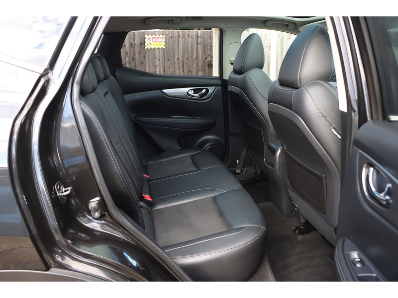 Nissan 1.2 DIG-T TEKNA SUV 5DR PETROL MANUAL PAN ROOF HEATED SEATS SATNAV BLUETOOTH DAB RADIO APPLE CARPLAY REAR CAMERA PARKING AIDS 2 OWNERS 72000 MILES FSH 72-74 Mitcham Road