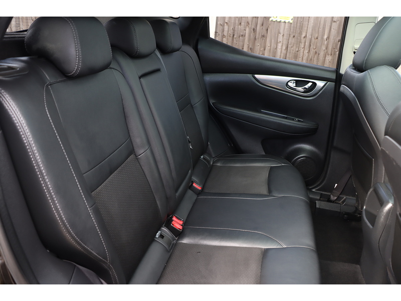 Nissan 1.2 DIG-T TEKNA SUV 5DR PETROL MANUAL PAN ROOF HEATED SEATS SATNAV BLUETOOTH DAB RADIO APPLE CARPLAY REAR CAMERA PARKING AIDS 2 OWNERS 72000 MILES FSH 72-74 Mitcham Road