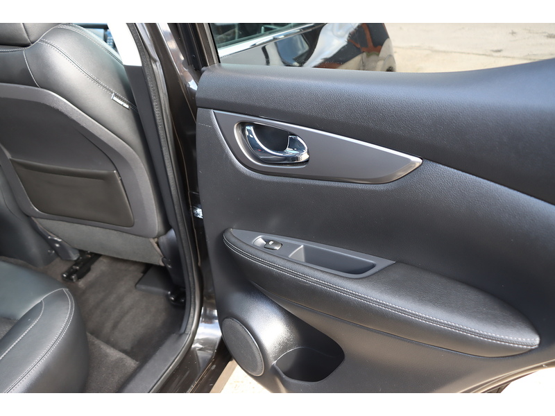 Nissan 1.2 DIG-T TEKNA SUV 5DR PETROL MANUAL PAN ROOF HEATED SEATS SATNAV BLUETOOTH DAB RADIO APPLE CARPLAY REAR CAMERA PARKING AIDS 2 OWNERS 72000 MILES FSH 72-74 Mitcham Road