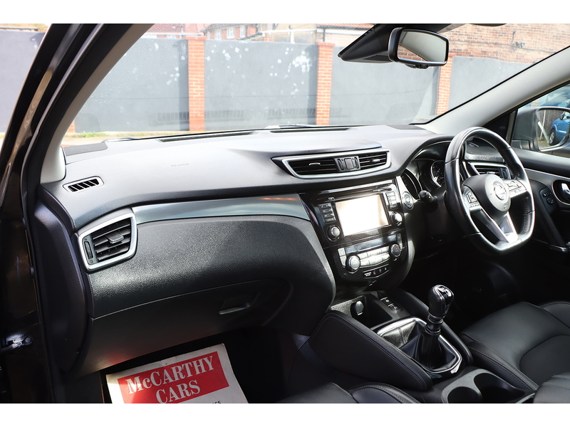 Nissan 1.2 DIG-T TEKNA SUV 5DR PETROL MANUAL PAN ROOF HEATED SEATS SATNAV BLUETOOTH DAB RADIO APPLE CARPLAY REAR CAMERA PARKING AIDS 2 OWNERS 72000 MILES FSH 72-74 Mitcham Road