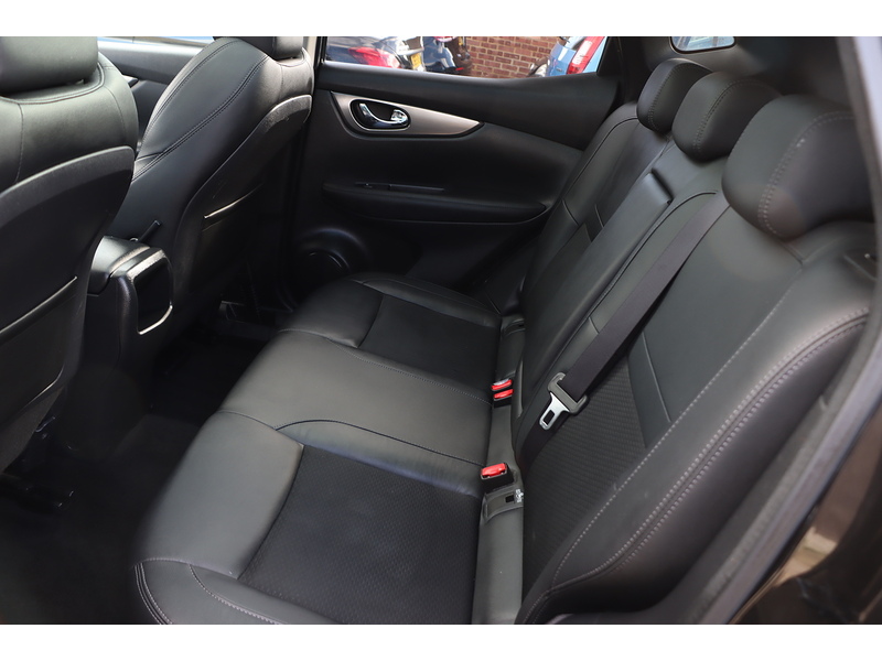 Nissan 1.2 DIG-T TEKNA SUV 5DR PETROL MANUAL PAN ROOF HEATED SEATS SATNAV BLUETOOTH DAB RADIO APPLE CARPLAY REAR CAMERA PARKING AIDS 2 OWNERS 72000 MILES FSH 72-74 Mitcham Road