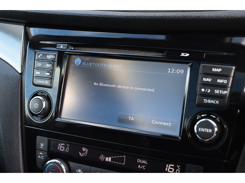 Nissan 1.2 DIG-T TEKNA SUV 5DR PETROL MANUAL PAN ROOF HEATED SEATS SATNAV BLUETOOTH DAB RADIO APPLE CARPLAY REAR CAMERA PARKING AIDS 2 OWNERS 72000 MILES FSH 72-74 Mitcham Road