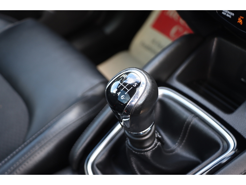 Nissan 1.2 DIG-T TEKNA SUV 5DR PETROL MANUAL PAN ROOF HEATED SEATS SATNAV BLUETOOTH DAB RADIO APPLE CARPLAY REAR CAMERA PARKING AIDS 2 OWNERS 72000 MILES FSH 72-74 Mitcham Road