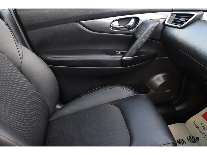 Nissan 1.2 DIG-T TEKNA SUV 5DR PETROL MANUAL PAN ROOF HEATED SEATS SATNAV BLUETOOTH DAB RADIO APPLE CARPLAY REAR CAMERA PARKING AIDS 2 OWNERS 72000 MILES FSH 72-74 Mitcham Road