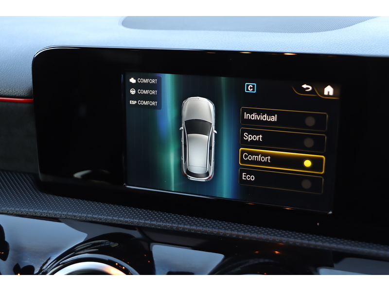 Mercedes-Benz A200 1.3 AMG LINE HATCHBACK 5DR PETROL 7G-DCT AUTO SAT NAV BLUETOOTH DAB STEREO REAR CAMERA JUST 2 OWNERS SAME OWNER FOR 4 YEARS ONLY 70000 MILES SH 72-74 Mitcham Road