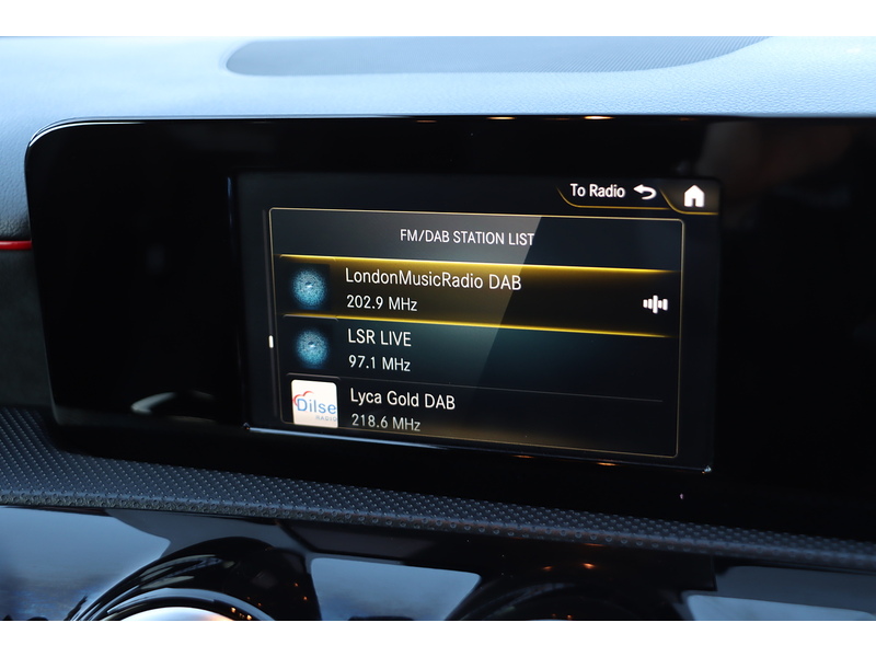 Mercedes-Benz A200 1.3 AMG LINE HATCHBACK 5DR PETROL 7G-DCT AUTO SAT NAV BLUETOOTH DAB STEREO REAR CAMERA JUST 2 OWNERS SAME OWNER FOR 4 YEARS ONLY 70000 MILES SH 72-74 Mitcham Road