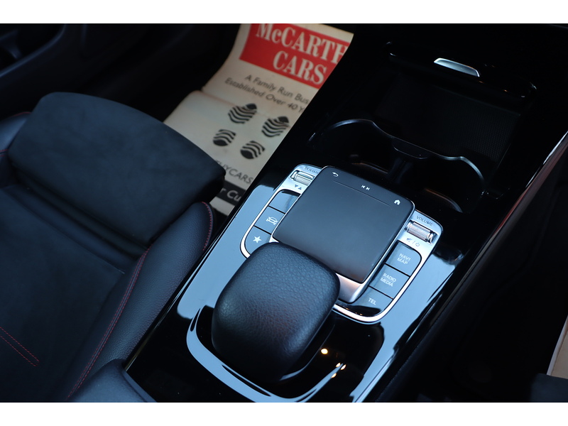 Mercedes-Benz A200 1.3 AMG LINE HATCHBACK 5DR PETROL 7G-DCT AUTO SAT NAV BLUETOOTH DAB STEREO REAR CAMERA JUST 2 OWNERS SAME OWNER FOR 4 YEARS ONLY 70000 MILES SH 72-74 Mitcham Road