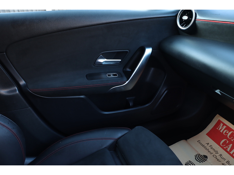 Mercedes-Benz A200 1.3 AMG LINE HATCHBACK 5DR PETROL 7G-DCT AUTO SAT NAV BLUETOOTH DAB STEREO REAR CAMERA JUST 2 OWNERS SAME OWNER FOR 4 YEARS ONLY 70000 MILES SH 72-74 Mitcham Road