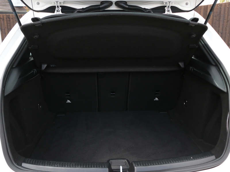 Mercedes-Benz A180 1.3 AMG LINE HATCHBACK 5DR PETROL 7G-DCT AUTO SAT NAV BLUETOOTH DAB STEREO REAR CAMERA JUST 2 OWNERS SAME OWNER FOR 3 YEARS ONLY 64000 MILES SH 72-74 Mitcham Road