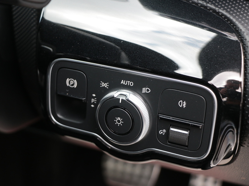 Mercedes-Benz A180 1.3 AMG LINE HATCHBACK 5DR PETROL 7G-DCT AUTO SAT NAV BLUETOOTH DAB STEREO REAR CAMERA JUST 2 OWNERS SAME OWNER FOR 3 YEARS ONLY 64000 MILES SH 72-74 Mitcham Road