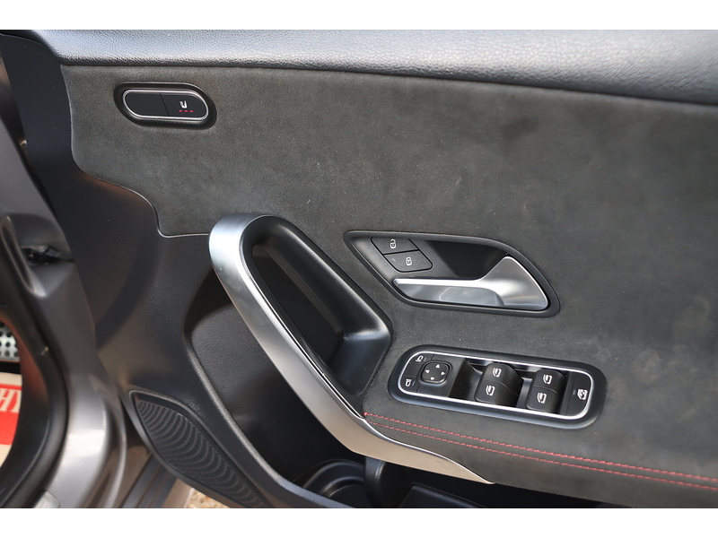 Mercedes-Benz A180 1.3 AMG LINE HATCHBACK 5DR PETROL 7G-DCT AUTO HEATED SEATS SATNAV BLUETOOTH DAB RADIO REAR CAMERA PARKING AIDS ONLY 52000 MILES SH NO ULEZ CHARGE 72-74 Mitcham Road