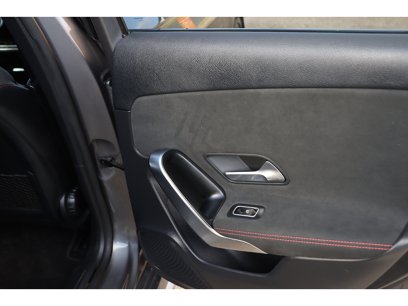 Mercedes-Benz A180 1.3 AMG LINE HATCHBACK 5DR PETROL 7G-DCT AUTO HEATED SEATS SATNAV BLUETOOTH DAB RADIO REAR CAMERA PARKING AIDS ONLY 52000 MILES SH NO ULEZ CHARGE 72-74 Mitcham Road