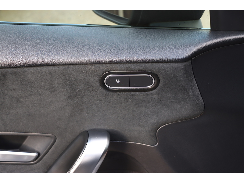 Mercedes-Benz A180 1.3 AMG LINE HATCHBACK 5DR PETROL 7G-DCT AUTO HEATED SEATS SATNAV BLUETOOTH DAB RADIO REAR CAMERA PARKING AIDS ONLY 52000 MILES SH NO ULEZ CHARGE 72-74 Mitcham Road