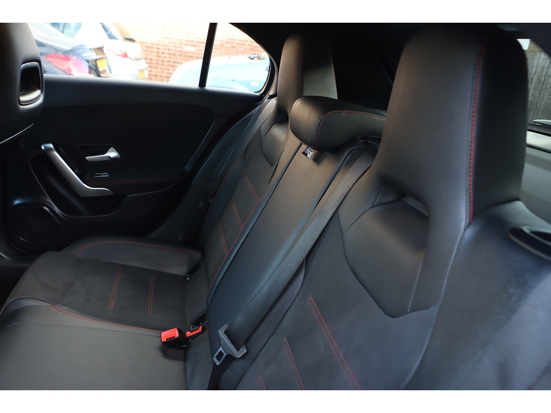 Mercedes-Benz A180 1.3 AMG LINE HATCHBACK 5DR PETROL 7G-DCT AUTO HEATED SEATS SATNAV BLUETOOTH DAB RADIO REAR CAMERA PARKING AIDS ONLY 52000 MILES SH NO ULEZ CHARGE 72-74 Mitcham Road
