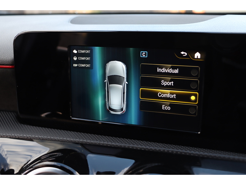 Mercedes-Benz A180 1.3 AMG LINE HATCHBACK 5DR PETROL 7G-DCT AUTO HEATED SEATS SATNAV BLUETOOTH DAB RADIO REAR CAMERA PARKING AIDS ONLY 52000 MILES SH NO ULEZ CHARGE 72-74 Mitcham Road