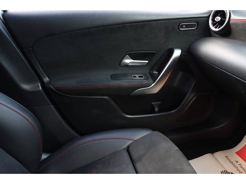 Mercedes-Benz A180 1.3 AMG LINE HATCHBACK 5DR PETROL 7G-DCT AUTO HEATED SEATS SATNAV BLUETOOTH DAB RADIO REAR CAMERA PARKING AIDS ONLY 52000 MILES SH NO ULEZ CHARGE 72-74 Mitcham Road