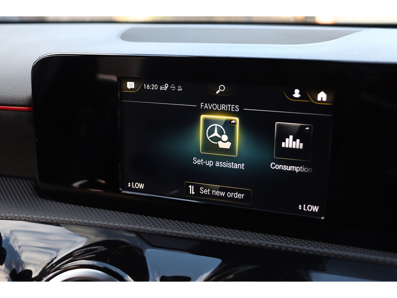 Mercedes-Benz A180 1.3 AMG LINE HATCHBACK 5DR PETROL 7G-DCT AUTO HEATED SEATS SATNAV BLUETOOTH DAB RADIO REAR CAMERA PARKING AIDS ONLY 52000 MILES SH NO ULEZ CHARGE 72-74 Mitcham Road