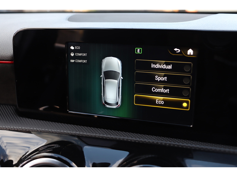 Mercedes-Benz A180 1.3 AMG LINE HATCHBACK 5DR PETROL 7G-DCT AUTO HEATED SEATS SATNAV BLUETOOTH DAB RADIO REAR CAMERA PARKING AIDS ONLY 52000 MILES SH NO ULEZ CHARGE 72-74 Mitcham Road