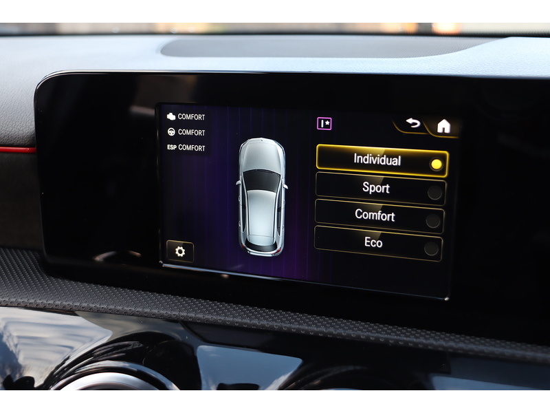 Mercedes-Benz A180 1.3 AMG LINE HATCHBACK 5DR PETROL 7G-DCT AUTO HEATED SEATS SATNAV BLUETOOTH DAB RADIO REAR CAMERA PARKING AIDS ONLY 52000 MILES SH NO ULEZ CHARGE 72-74 Mitcham Road