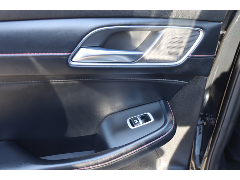 MG 1.5 T-GDI 16.6KWH EXCITE SUV 5DR PETROL PLUG-IN HYBRID AUTO SATNAV BLUETOOTH DAB STEREO APPLE CARPLAY REAR CAMERA PARKING AIDS 1 OWNER 29000 MILES FSH 72-74 Mitcham Road