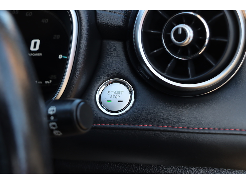 MG 1.5 T-GDI 16.6KWH EXCITE SUV 5DR PETROL PLUG-IN HYBRID AUTO SATNAV BLUETOOTH DAB STEREO APPLE CARPLAY REAR CAMERA PARKING AIDS 1 OWNER 29000 MILES FSH 72-74 Mitcham Road