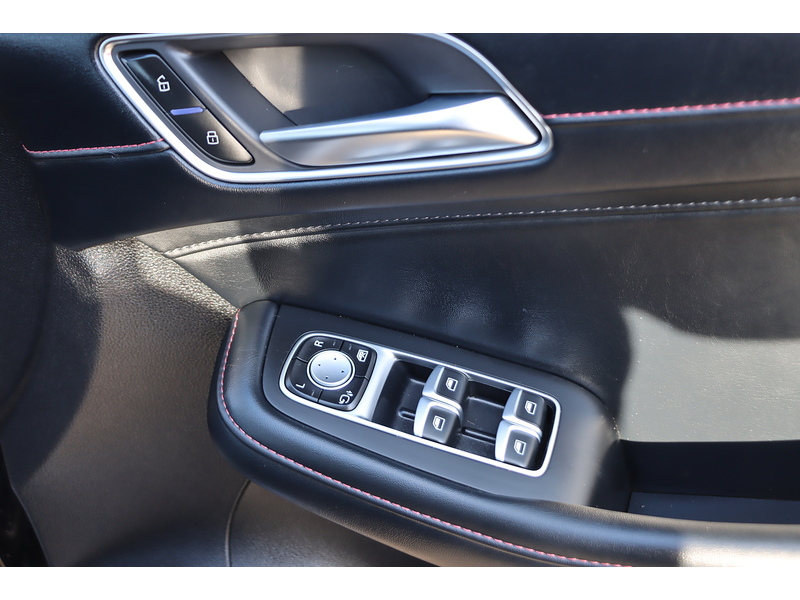 MG 1.5 T-GDI 16.6KWH EXCITE SUV 5DR PETROL PLUG-IN HYBRID AUTO SATNAV BLUETOOTH DAB STEREO APPLE CARPLAY REAR CAMERA PARKING AIDS 1 OWNER 29000 MILES FSH 72-74 Mitcham Road