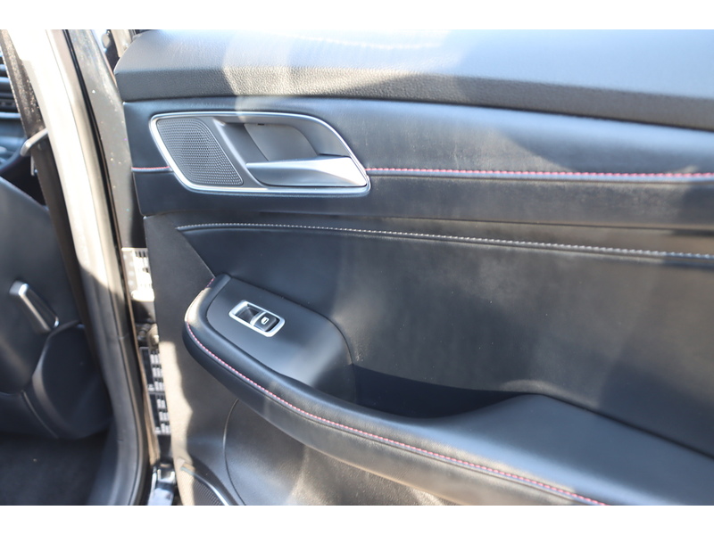 MG 1.5 T-GDI 16.6KWH EXCITE SUV 5DR PETROL PLUG-IN HYBRID AUTO SATNAV BLUETOOTH DAB STEREO APPLE CARPLAY REAR CAMERA PARKING AIDS 1 OWNER 29000 MILES FSH 72-74 Mitcham Road