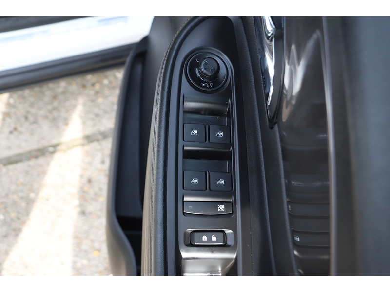 Vauxhall 1.4I TURBO ELITE NAV SUV 5DR PETROL AUTO LEATHER HEATED SEATS SATNAV BLUETOOTH DAB RADIO APPLE CARPLAY PARKING AIDS ONLY 53000 MILES SH NO ULEZ CHARGE 72-74 Mitcham Road