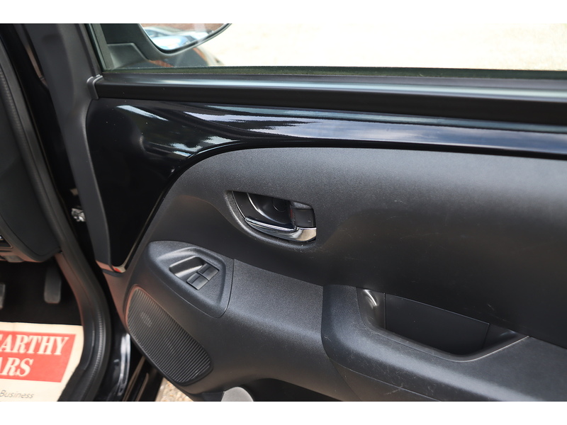 Toyota 1.0 VVT-I X-PLORE HATCHBACK 5DR PETROL MANUAL SAT NAV BLUETOOTH DAB STEREO REAR CAMERA SAME OWNER FOR 3 YEARS ONLY 29000 MILES SH NO ULEZ CHARGE 72-74 Mitcham Road