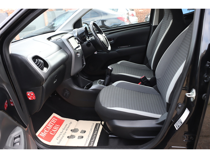 Toyota 1.0 VVT-I X-PLORE HATCHBACK 5DR PETROL MANUAL SAT NAV BLUETOOTH DAB STEREO REAR CAMERA SAME OWNER FOR 3 YEARS ONLY 29000 MILES SH NO ULEZ CHARGE 72-74 Mitcham Road