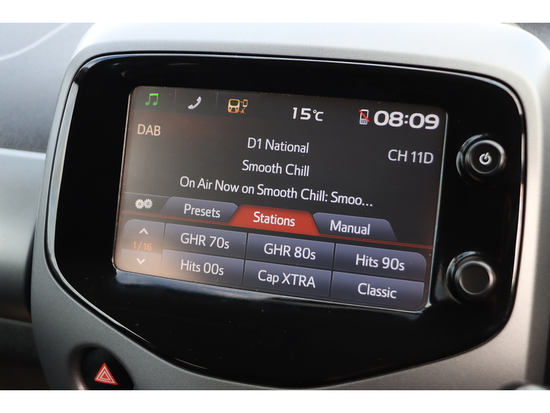 Toyota 1.0 VVT-I X-PLORE HATCHBACK 5DR PETROL MANUAL SAT NAV BLUETOOTH DAB STEREO REAR CAMERA SAME OWNER FOR 3 YEARS ONLY 29000 MILES SH NO ULEZ CHARGE 72-74 Mitcham Road