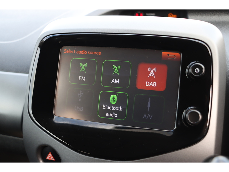 Toyota 1.0 VVT-I X-PLORE HATCHBACK 5DR PETROL MANUAL SAT NAV BLUETOOTH DAB STEREO REAR CAMERA SAME OWNER FOR 3 YEARS ONLY 29000 MILES SH NO ULEZ CHARGE 72-74 Mitcham Road